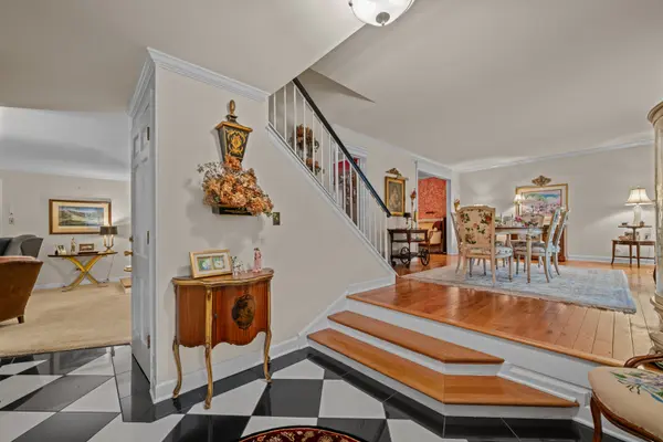 1528 Shenandoah LN, Naperville, IL 60563