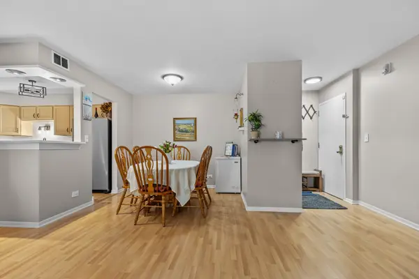 7353 Blackburn AVE #K-206, Downers Grove, IL 60516