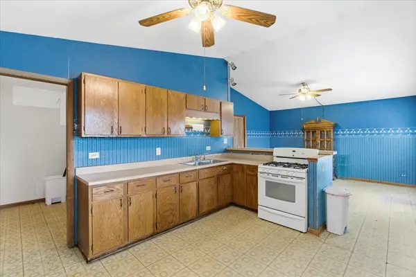 406 E Clarendon DR, Round Lake Beach, IL 60073