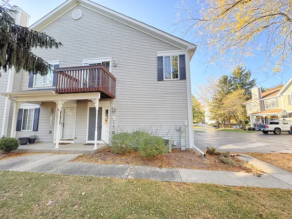 1236 Sandhurst LN #1236, South Elgin, IL 60177