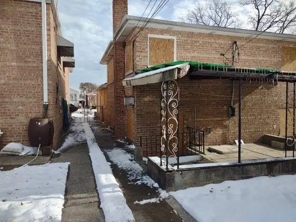 9356 S Oglesby AVE, Chicago, IL 60617