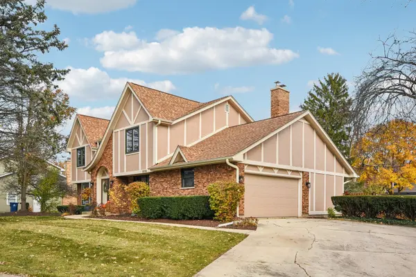 1006 Bankfield CT, Naperville, IL 60540