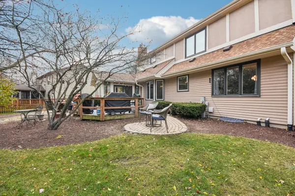 1006 Bankfield CT, Naperville, IL 60540