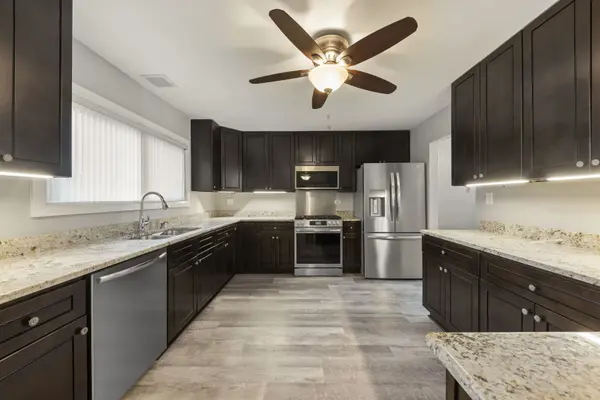852 Napa ST, Carol Stream, IL 60188