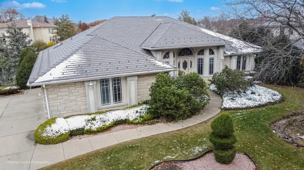 9370 Cascade CIR, Burr Ridge, IL 60527
