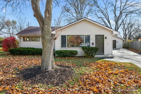 215 Sunset TER,  Crystal Lake,  IL 60014