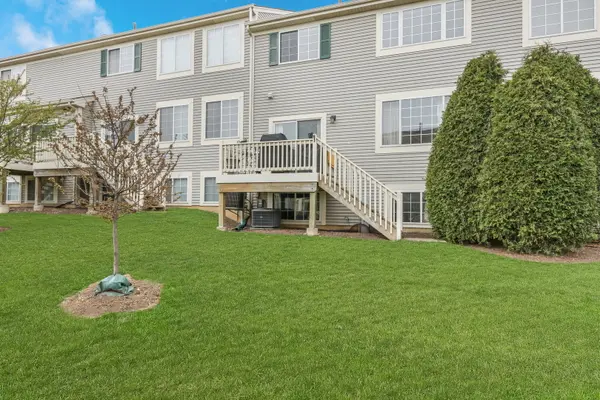 761 Creekside CIR #9-3, Gurnee, IL 60031