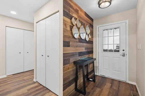 3130 Eugene LN, Aurora, IL 60504