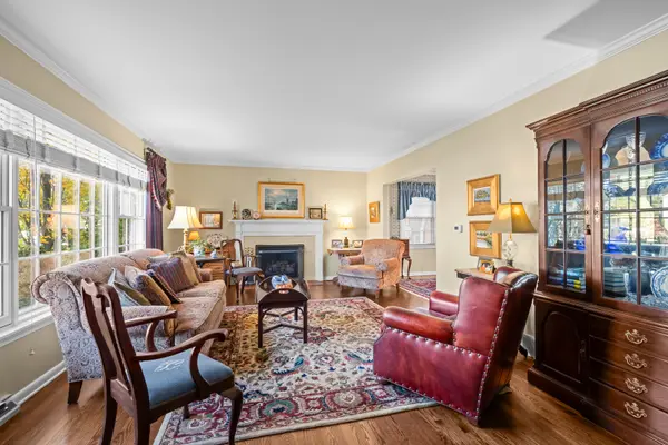 428 S Banbury RD, Arlington Heights, IL 60005