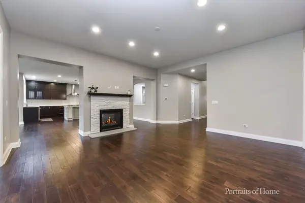 3907 Nannyberry ST, Naperville, IL 60564