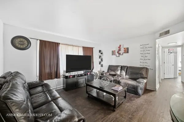 909 Bishop AVE, Aurora, IL 60506
