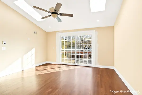 3258 Hale LN, Island Lake, IL 60042