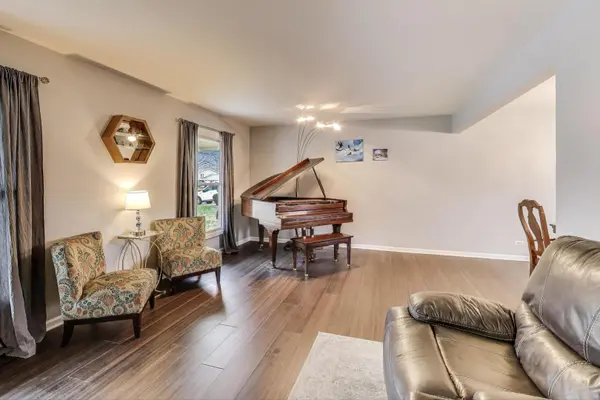 820 Saratoga LN, Buffalo Grove, IL 60089