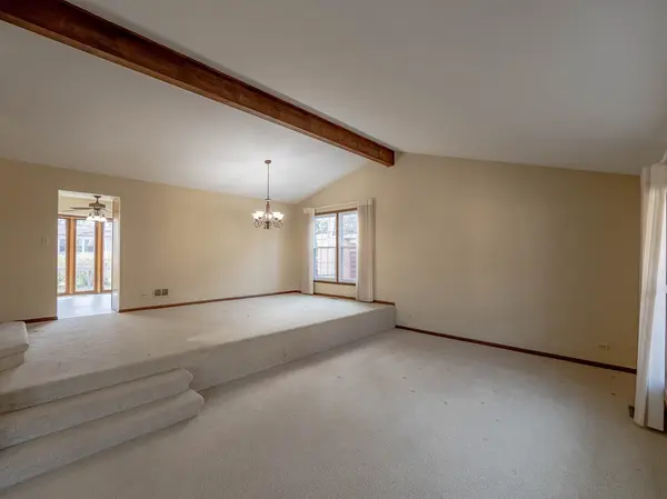 1515 S Kaspar AVE, Arlington Heights, IL 60005