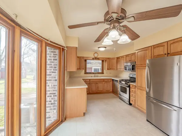 1515 S Kaspar AVE, Arlington Heights, IL 60005