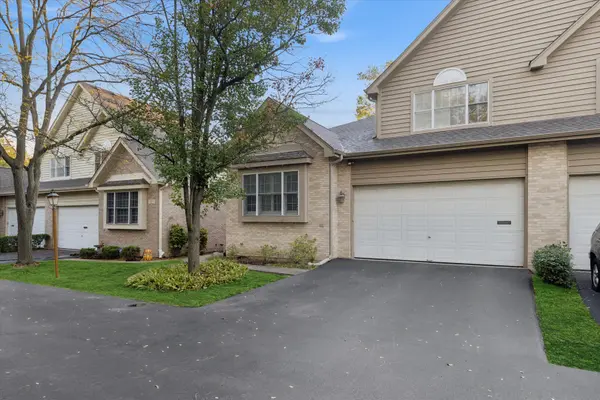 315 Regal CT, Clarendon Hills, IL 60514