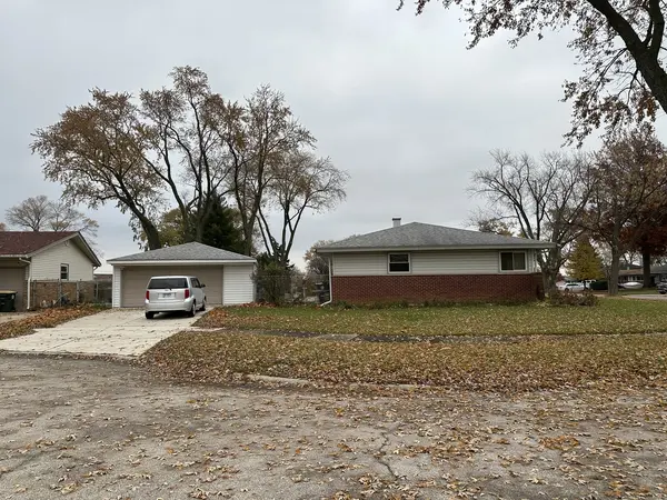16 Evergreen ST, Elk Grove Village, IL 60007