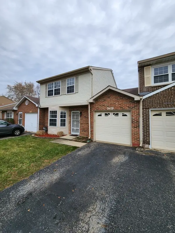 1429 Oxford ST, Carol Stream, IL 60188