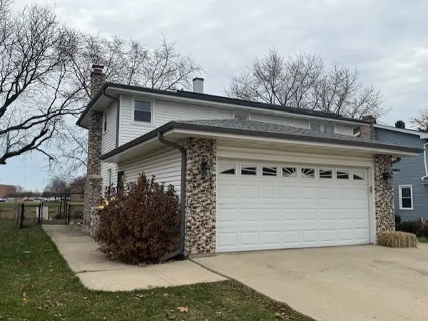 969 Dearborn CIR, Carol Stream, IL 60188