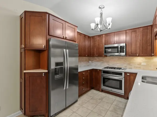 1106 Stratford CT #C, Elgin, IL 60120