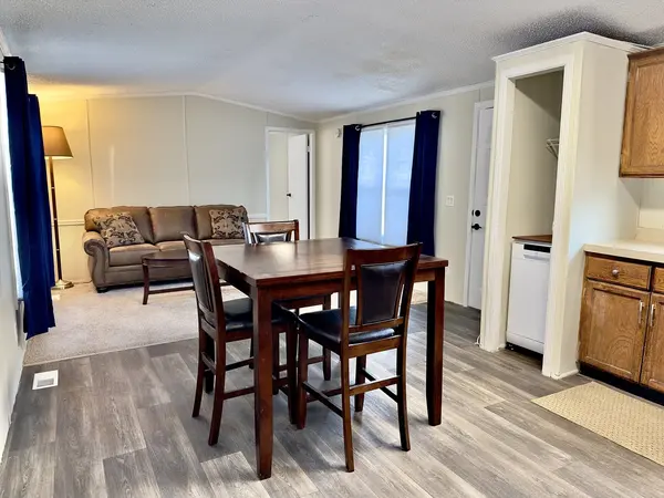 27W370 Geneva RD #68, West Chicago, IL 60185