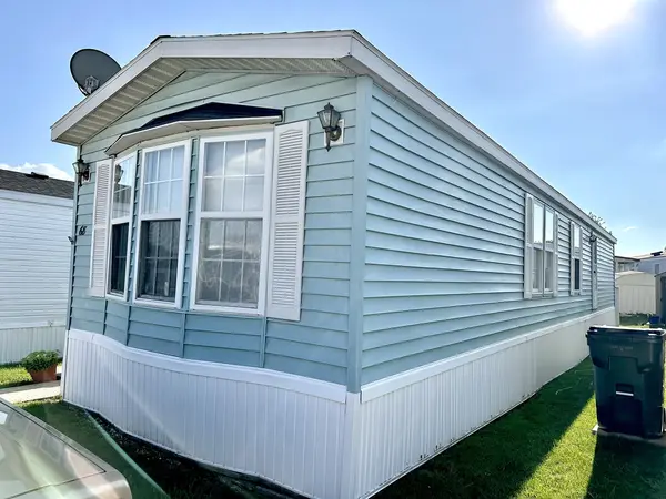 27W370 Geneva RD #68, West Chicago, IL 60185
