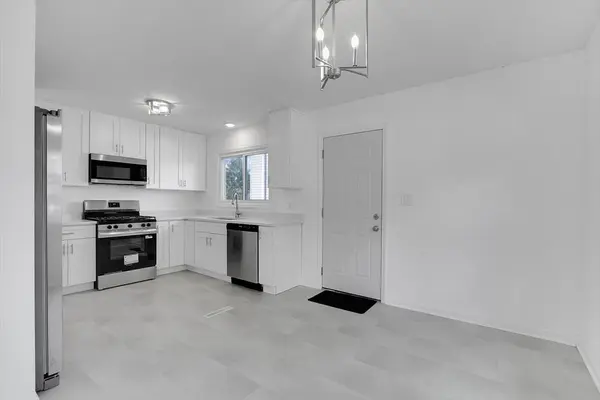 174 Ash AVE, Wood Dale, IL 60191