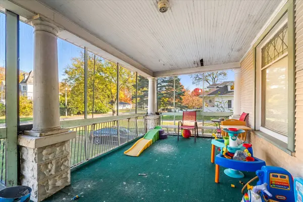 305 W Park AVE, Sheridan, IL 60551