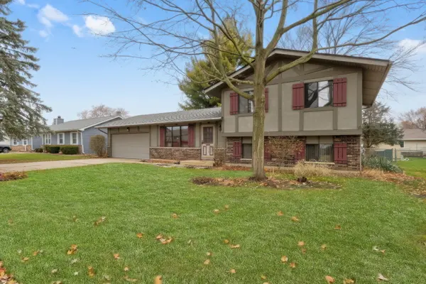 5002 W Dartmoor DR, Mchenry, IL 60050