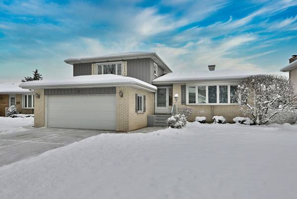 231 N Flora Pkwy, Addison, IL 60101