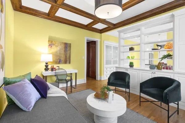 719 W Bittersweet PL #L6, Chicago, IL 60613