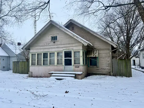 452 E Washington ST, Arcola, IL 61910
