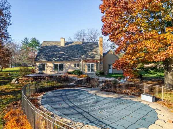 316 S Shannon DR, Woodstock, IL 60098
