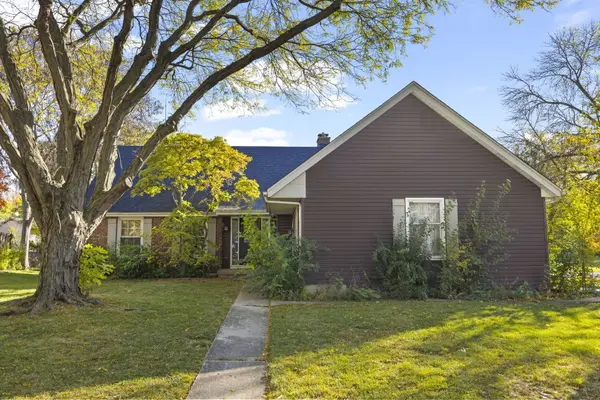 210 Westmoreland LN, Naperville, IL 60540