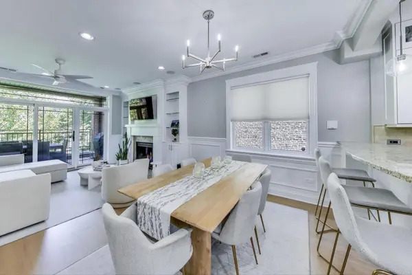 735 W Brompton AVE #2E, Chicago, IL 60657