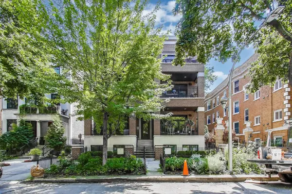 735 W Brompton AVE #2E, Chicago, IL 60657