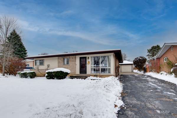 305 E Normandy DR, Addison, IL 60101