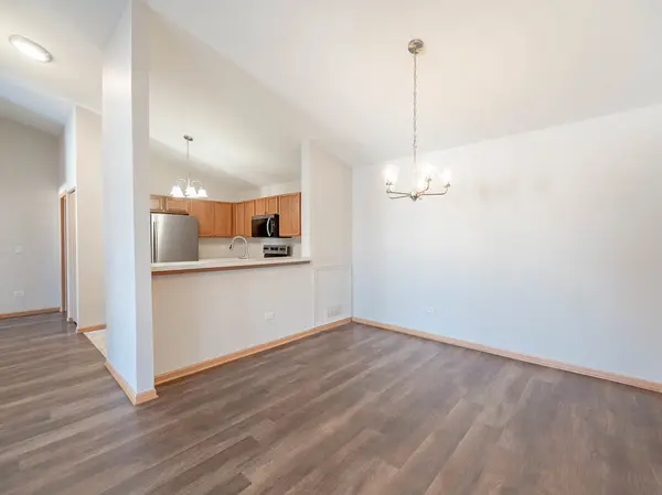 1648 McClure RD #1648, Aurora, IL 60505