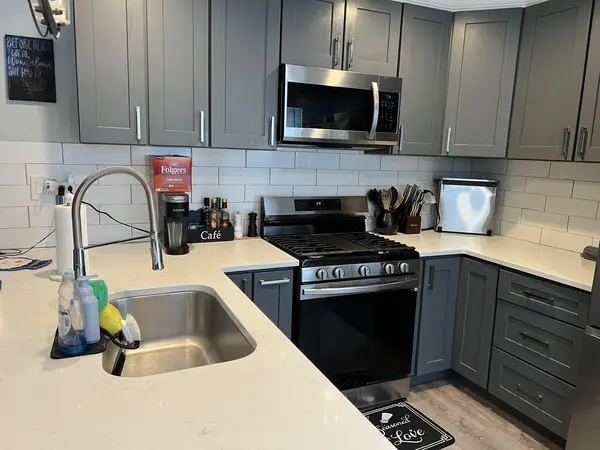1205 Rattray DR, Algonquin, IL 60102