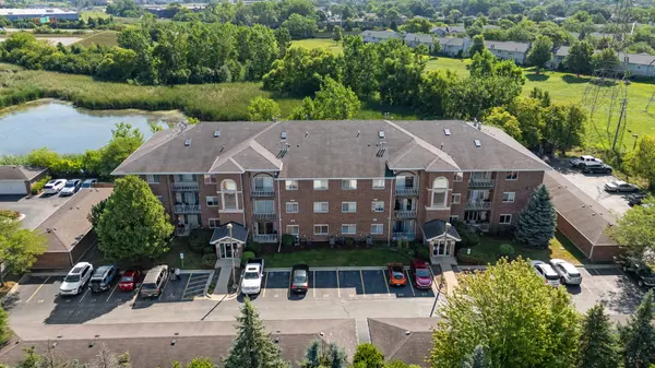 941 N Swift RD #301, Addison, IL 60101