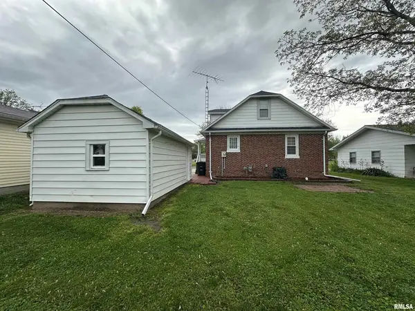 505 Saint Clair ST, Altamont, IL 62411