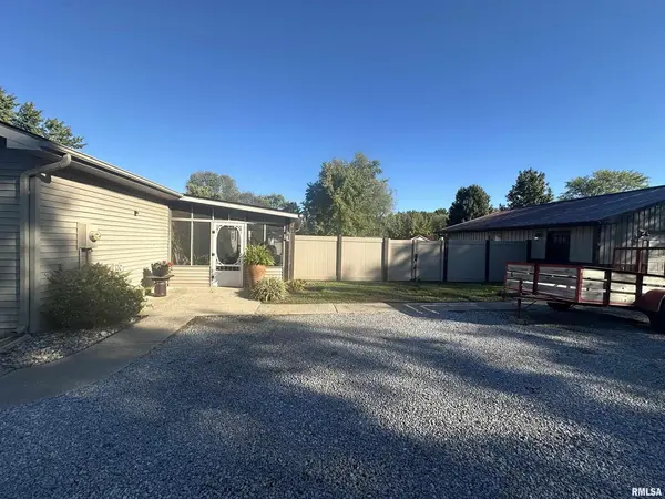 109 Delanor DR, Carrier Mills, IL 62917