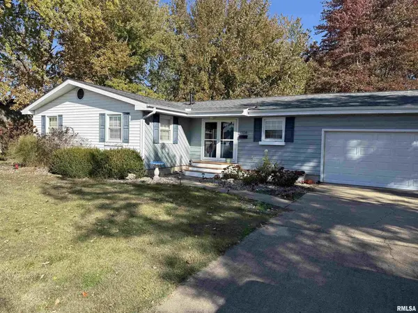 1108 Hawthorn Rd RD, Salem, IL 62881