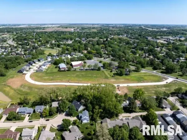 4815 WILLOW CIR, Davenport, IA 52806