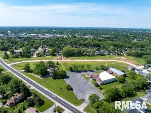4815 WILLOW CIR, Davenport, IA 52806