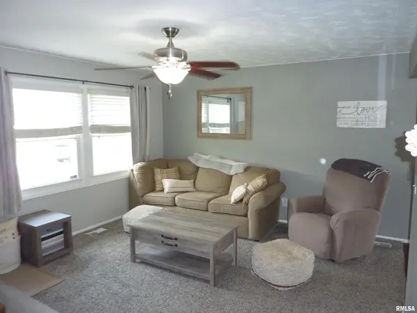 212 W SPRING ST, Eldridge, IA 52748