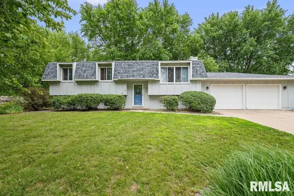 302 PARK LANE CIR, Park View, IA 52748