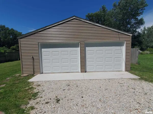 16911 N 10TH AVE, East Moline, IL 61244