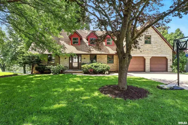 5935 DODDS DR, Bettendorf, IA 52722