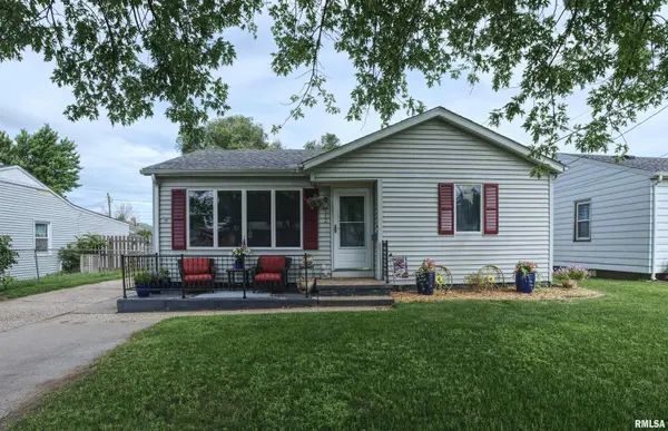 512 7TH ST, Camanche, IA 52730